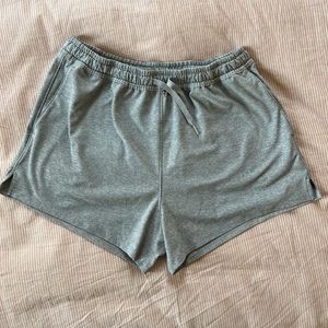 Outdoor Voices - Athletic Shorts S